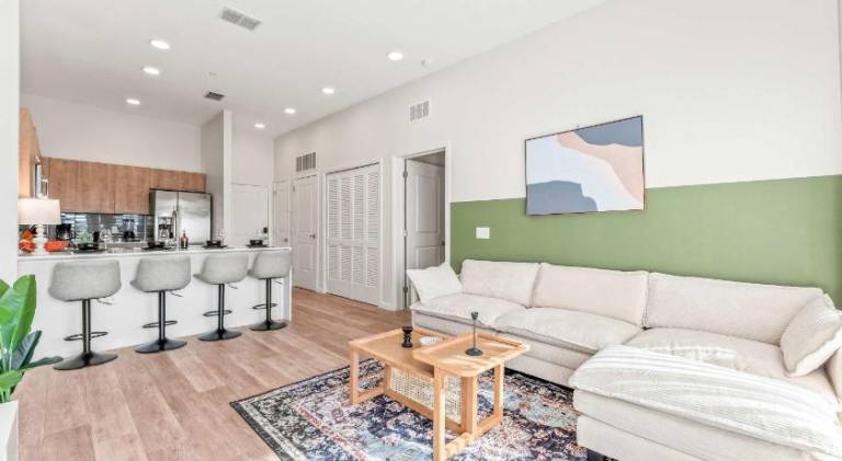 Apartment with pool | Pet-friendly in Orlando, FL