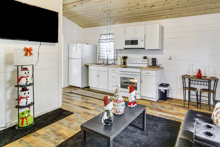 1 Mi to Dtwn Enterprise: Pet-Friendly Home w/ Yard — photo 2