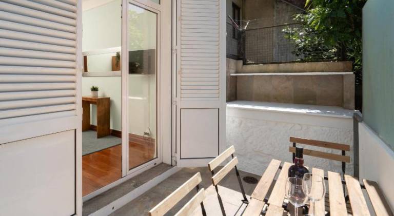 Apartment with patio | Close to Porto Cathedral — photo 2