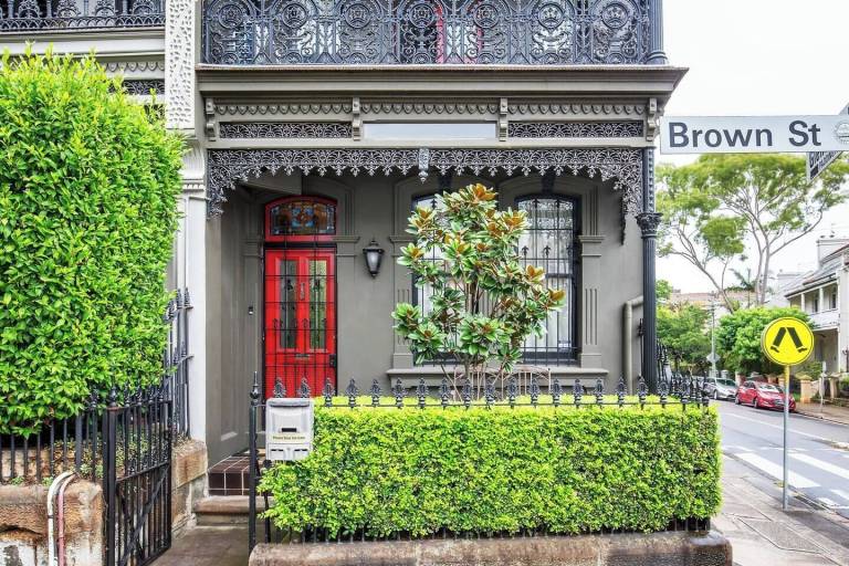 House  Chippendale