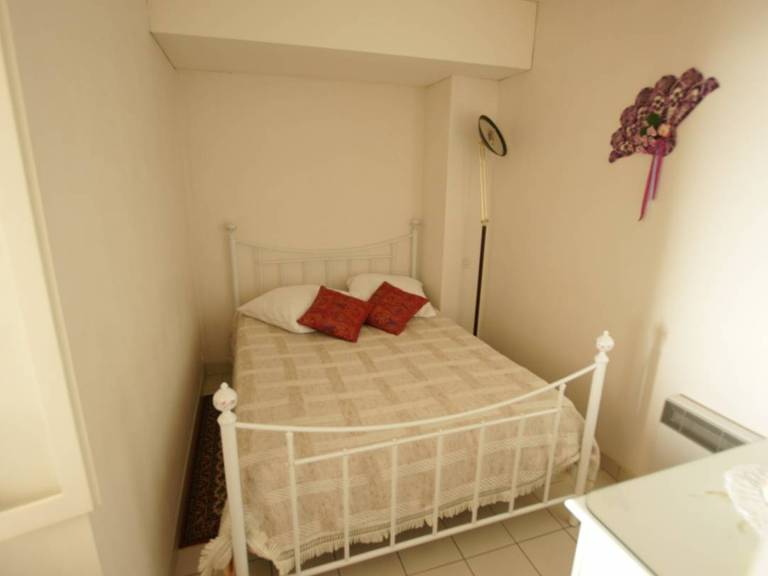 Cozy 1-BR Apt, 100m from Beach, Pet-Friendly, Balcony with Nice View — photo 3