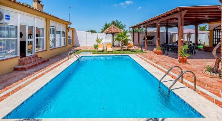 House with terrace, yard & private pool — photo 3