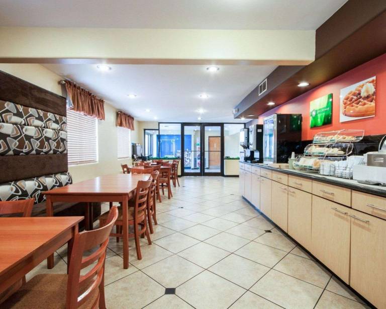 Quality Inn Airport East — photo 3