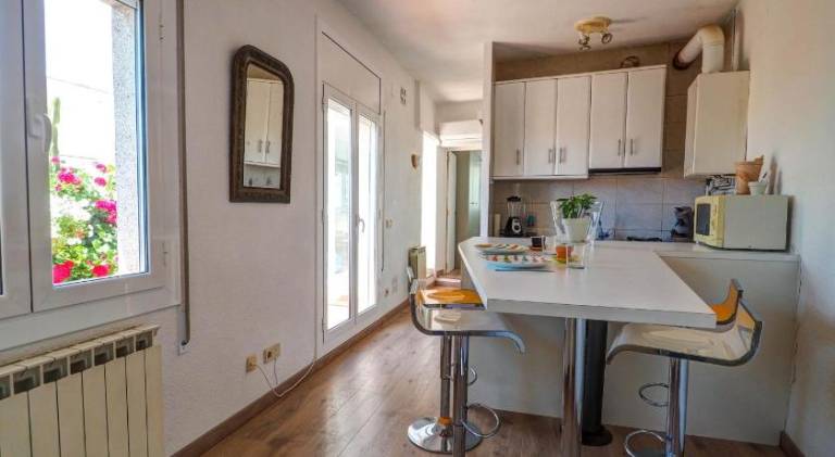 Apartment with patio & yard — photo 4