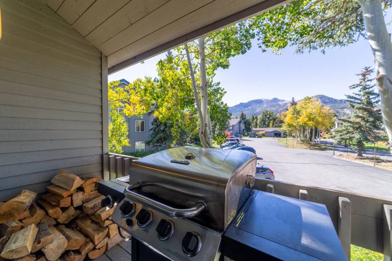 Snowcreek 3+L Townhome, WIFI, New Furnishings, Mtn Views on Meadow! — photo 4