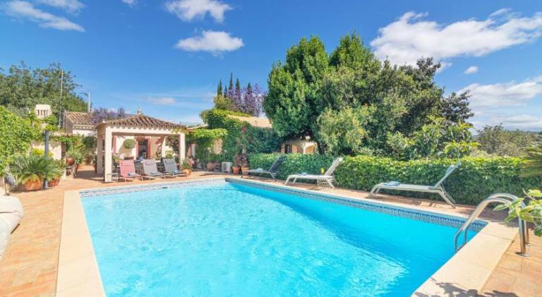 Villa with pool, garden & barbeque — photo 3