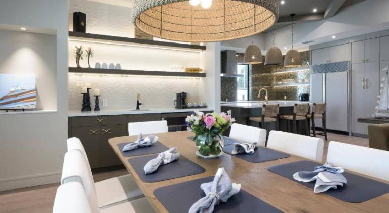 House with private pool & barbecue in Melrose