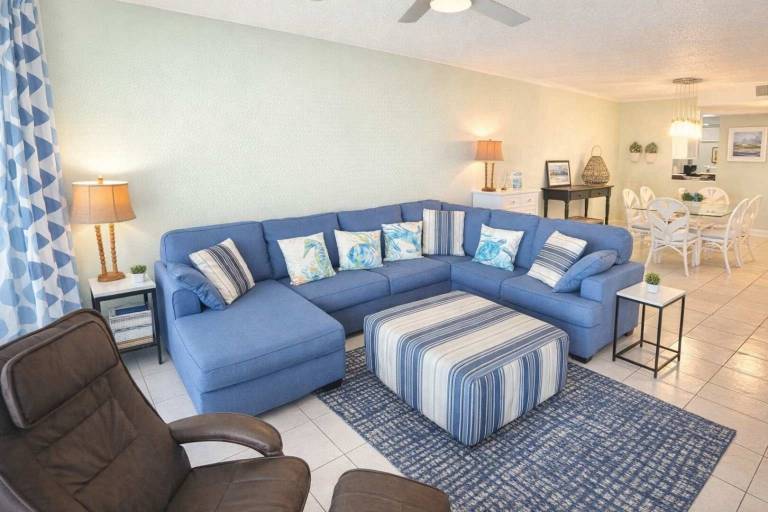 Holiday apartment with private pool & patio — photo 3