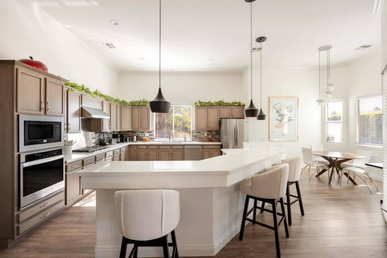 Desert Dreamhouse 4BR Pool Spa — photo 2