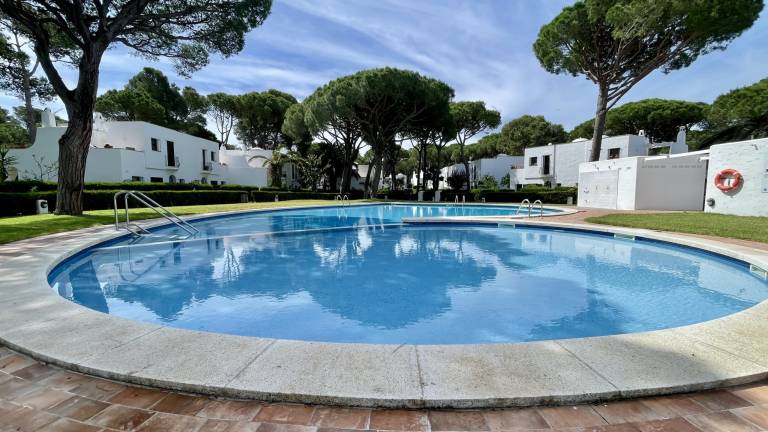 Pleasant house with terrace, barbeque & pool | Pet-friendly — photo 2