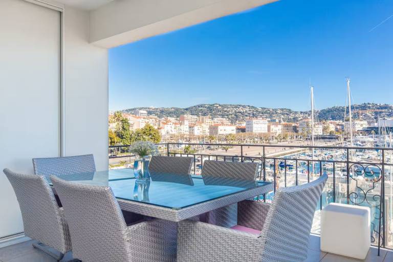 Fully equipped ample apartment with terrace & yard | Close to the beach | Pet-friendly — photo 3