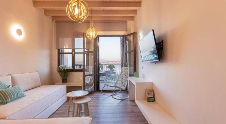 Child-friendly rental apartment with jacuzzi, private pool & BBQ | Close to the beach | Suitable for remote work | Dogs allowed — photo 2