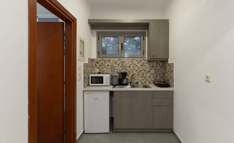 Beach House Apartment By The Sea 2 with Sea View, Wi-Fi & Air Conditioning — photo 5