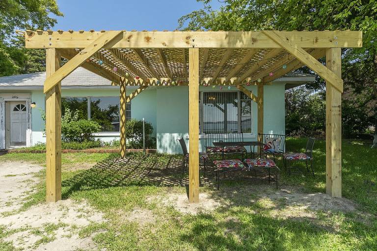 Cabin with terrace — photo 3