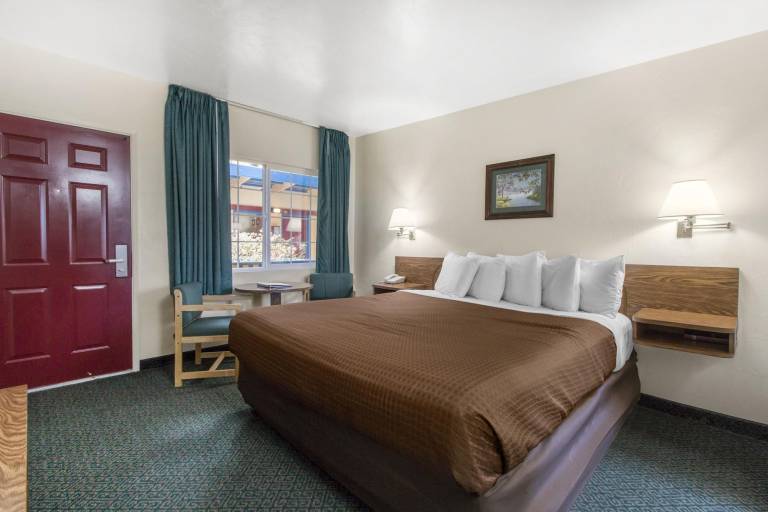 Eureka Town House Motel - Historic Old Town — photo 2