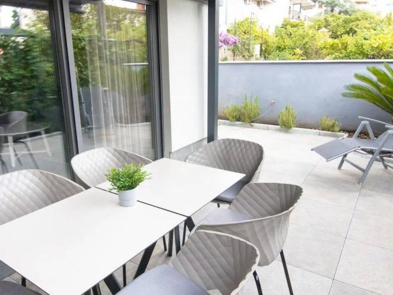 Rental apartment with patio & garden — photo 4