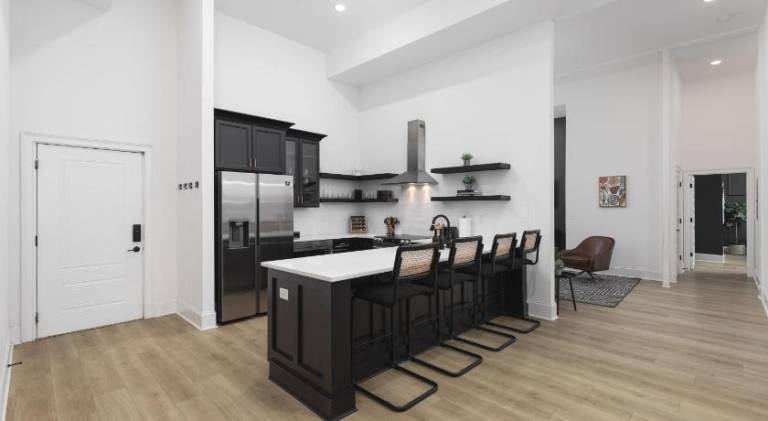 Condo 3 miles to Broadway, Walk to Restaurants and Coffee — photo 4