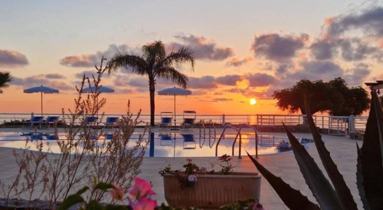 Charming serviced apartment with pool, terrace & barbecue | Good for workation | Pet-friendly — photo 4