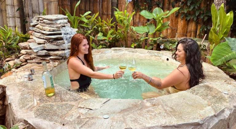 Vacation home with hot tub — photo 3