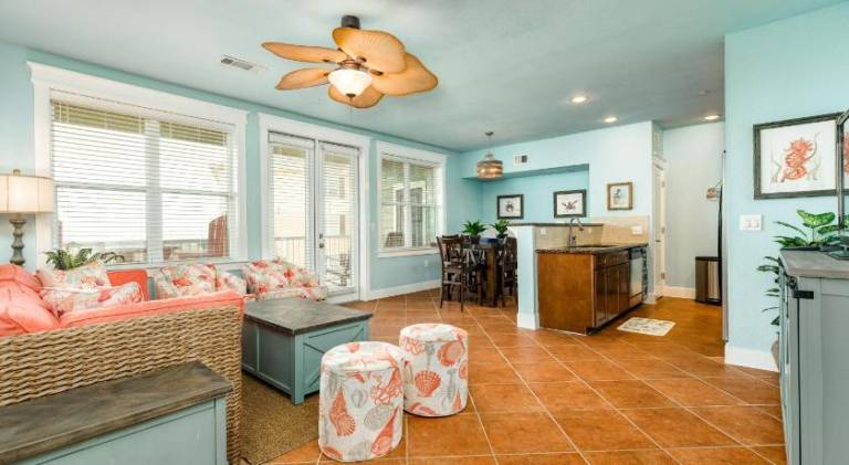 Rental apartment with pool & jacuzzi in Galveston, TX