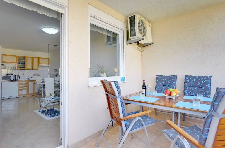 Just 400 metres from the beach with washing machine, WLAN, air conditioning in Medulin