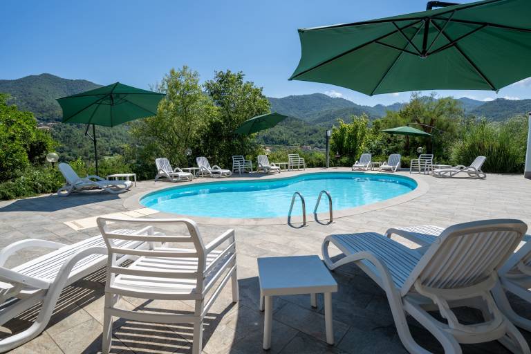 Rosmarino Apartment with Mountain View. Shared Garden, Pool, and Wi-Fi — photo 2