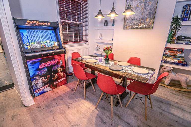 House with garden | Close to British Airways i360 — photo 3