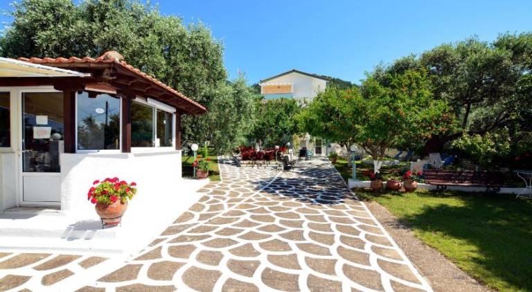 Nice serviced apartment with terrace & yard | Close to the beach | Pets allowed in Thasos