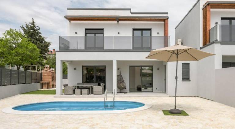 Villa with grill, private pool & garden | Pets are welcome in Labin