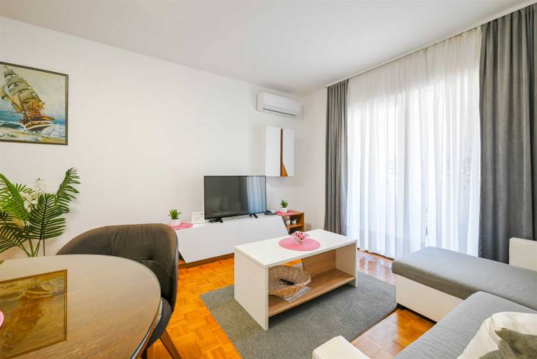 Apartment with 1 room for 4 persons — photo 3