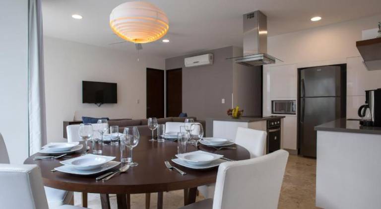 Wonderful serviced apartment with patio & pool | Pet-friendly — photo 4