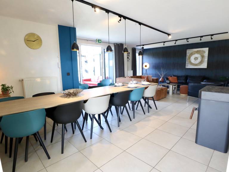 Beautiful Modern Group Home with Wellness — photo 3