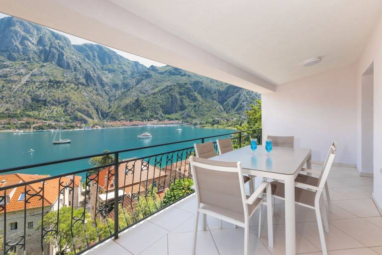 Huoneisto  Kotor