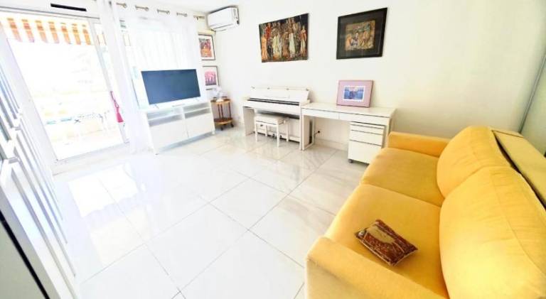 Rental apartment with patio | Next to Russian Orthodox Cathedral — photo 2