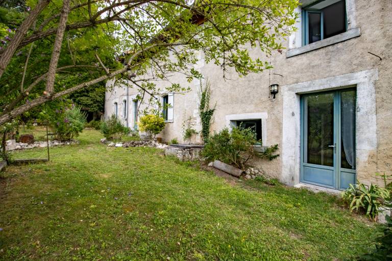 House with grill, yard & terrace — photo 2