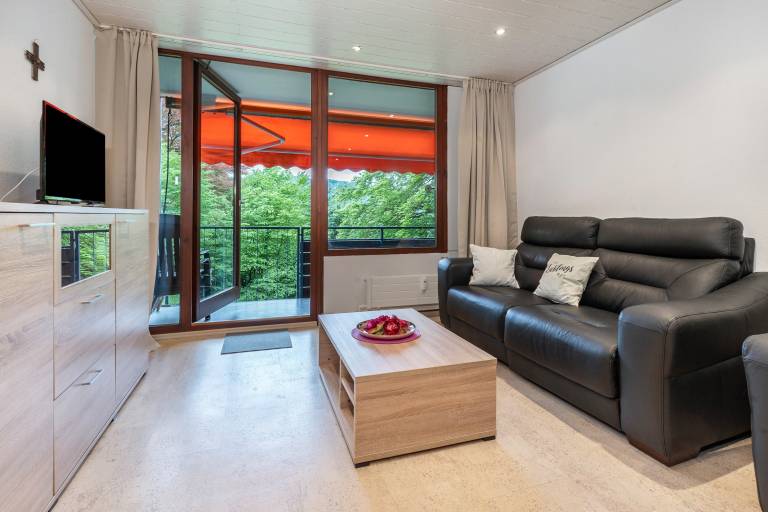 Charming rental apartment with garden, pool & fast internet | Pets allowed — photo 4