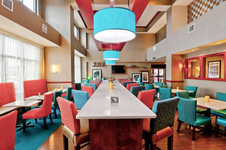 Hampton Inn & Suites Jacksonville-Beach Boulevard/Mayo Clinic Area — photo 2