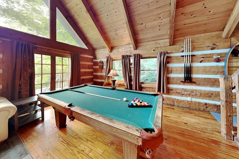 512BEARCAVEHAUSDCNCB - Bear Cave Haus — photo 3