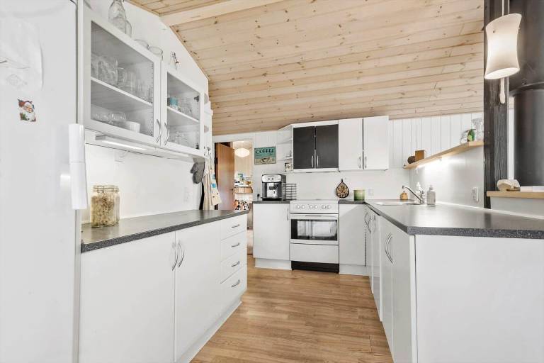 Fully equipped nice house with BBQ, patio & yard | Pets allowed — photo 5