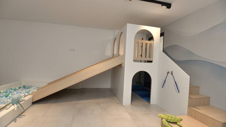 Villa with yard, hot tub & terrace | Pet-friendly — photo 5