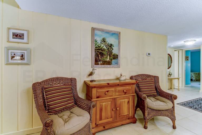 Condo with pool — photo 5