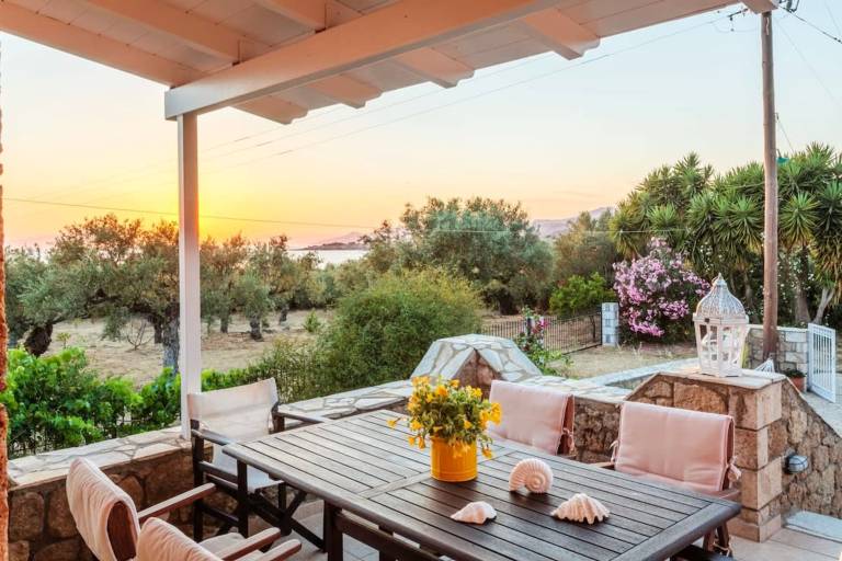 Mani s Aura Seaside Spacious Summer Retreat