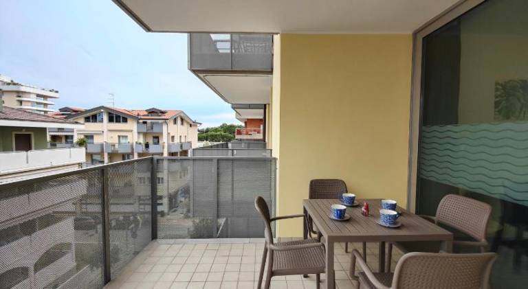 Fully equipped apartment with patio & heated pool | Next to the beach | Suitable for remote work | Pets are welcome in Grado