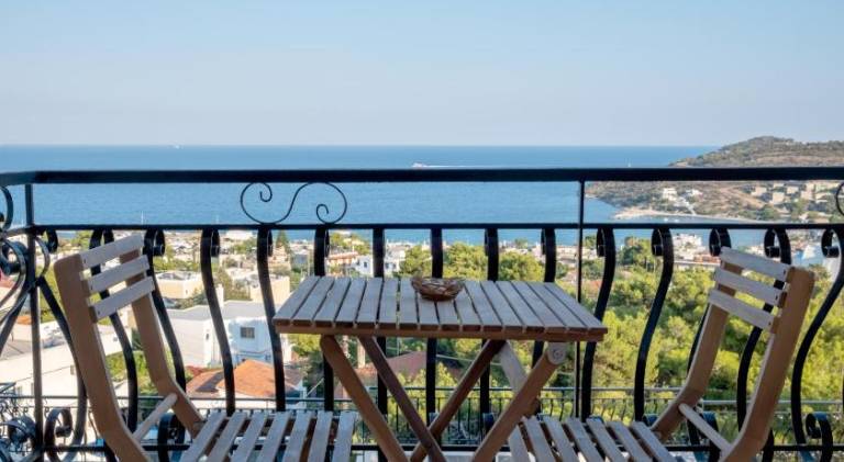 Serviced apartment with terrace, garden & BBQ | Next to the beach | Pet-friendly in Aegina
