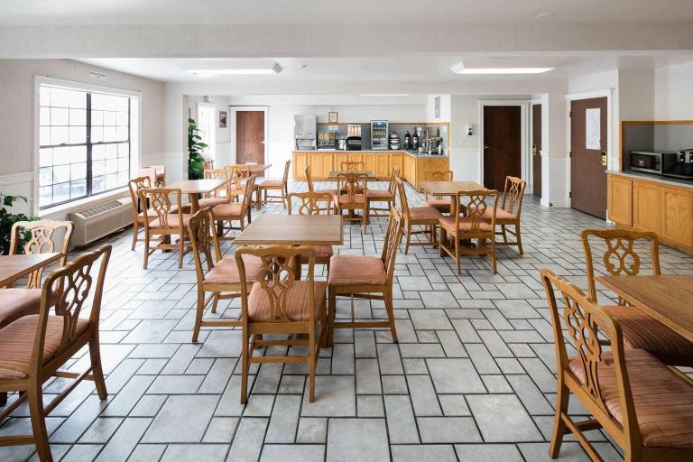 Red Lion Inn and Suites Auburn — photo 2
