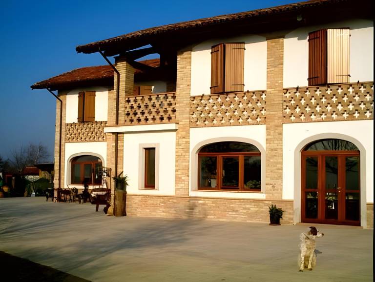 Farm with yard & terrace in Canelli