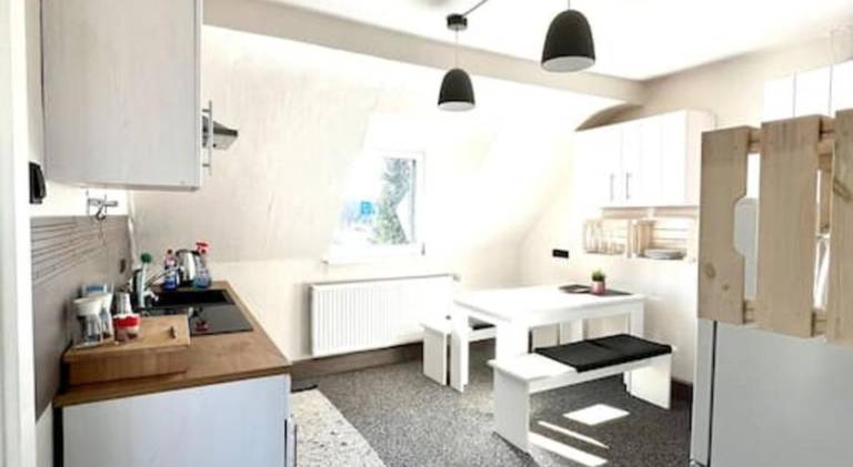 Duisburg FeelHome, Flughafen nah, 2-Schlafzimmer, Badewanne, Zentral, WiFi, Top Floor — photo 3