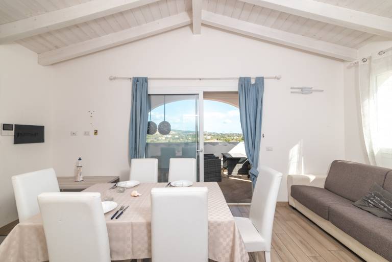 Holiday apartment with terrace | City view — photo 5