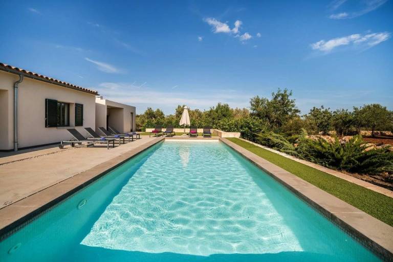 Family-oriented big house with barbeque, terrace & private pool | Pet-friendly — photo 2