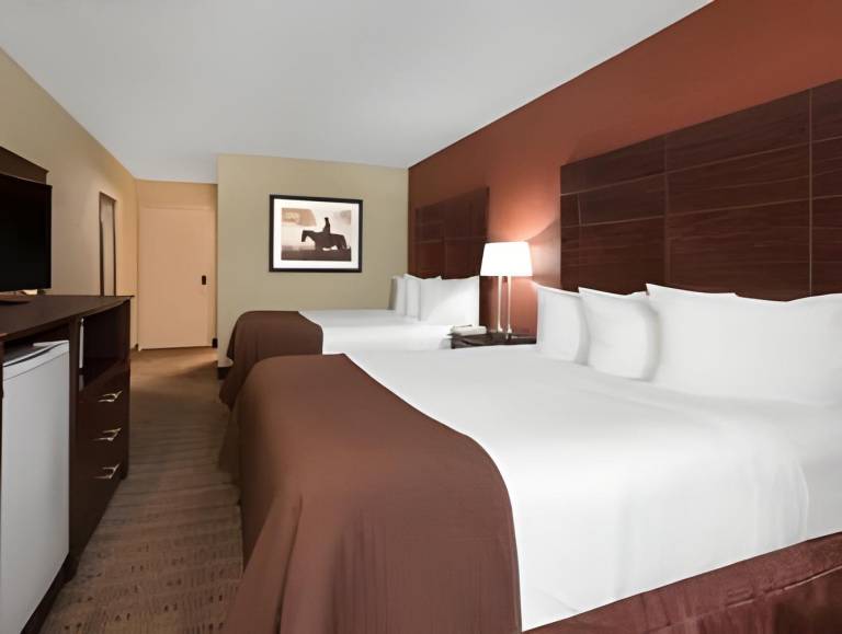 Baymont by Wyndham Midland Airport in Midland, ON